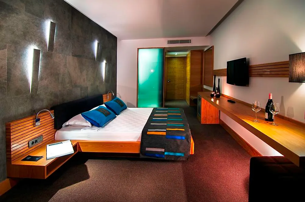 Ilayda Avantgarde Hotel Κουσάντασι